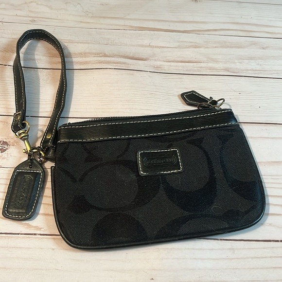 Coach Signature C Black Classic Wristlet Wallet - Picture 1 of 6